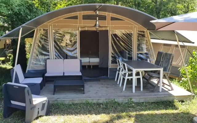 Tent Lodge in Dordogne Near Scenic Views