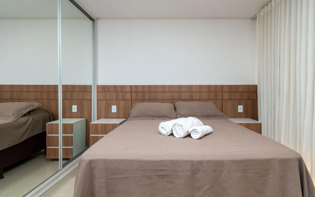 Flat com linda Piscina no Setor Bueno - TH605