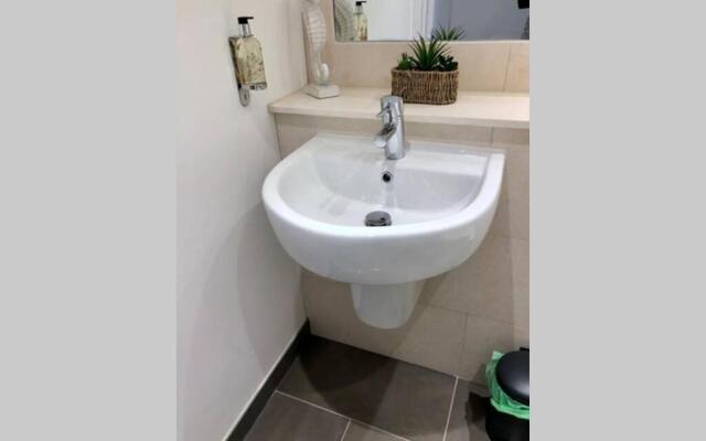 Ideally located 2 bedroom luxury apartment