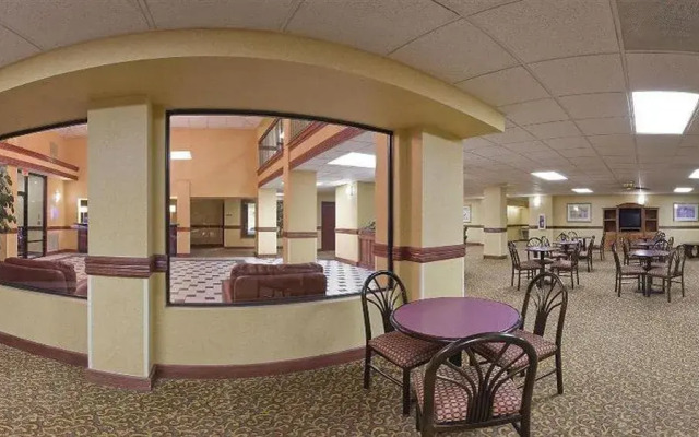 Holiday Inn Express & Suites Bentonville