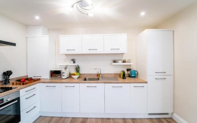 South Quay Apartment