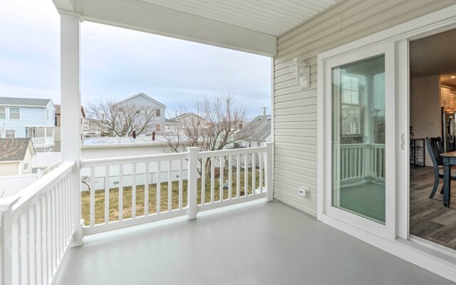 New Townhome < Half Mi to Beach!
