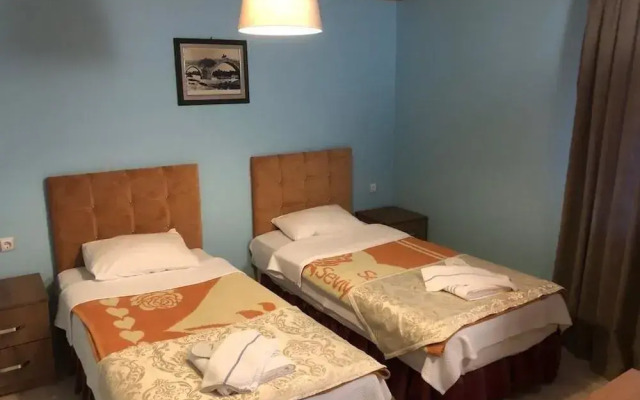 Assos Kadırga Otel