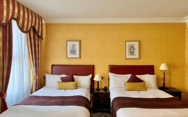 The Leonard Hotel