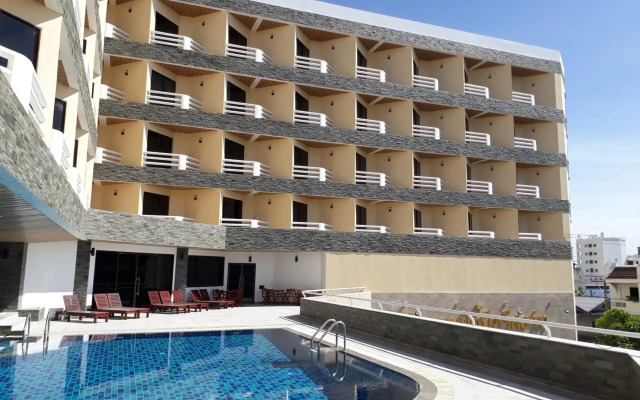 City Beach Resort