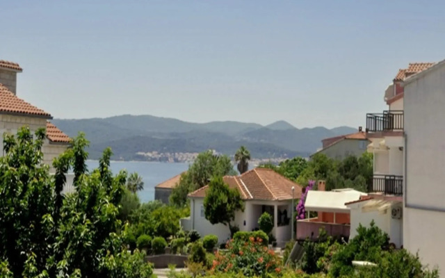 Boris - With Pool - A3