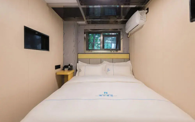 DequanHotel ShifoyingSubwayStationBranch