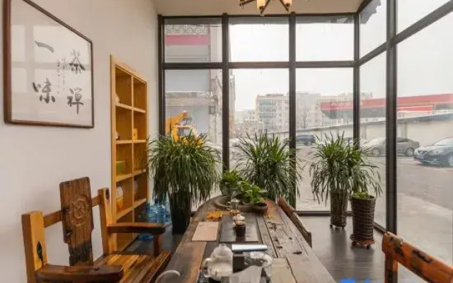 Urumqi Qiqi Jiyou Hotel
