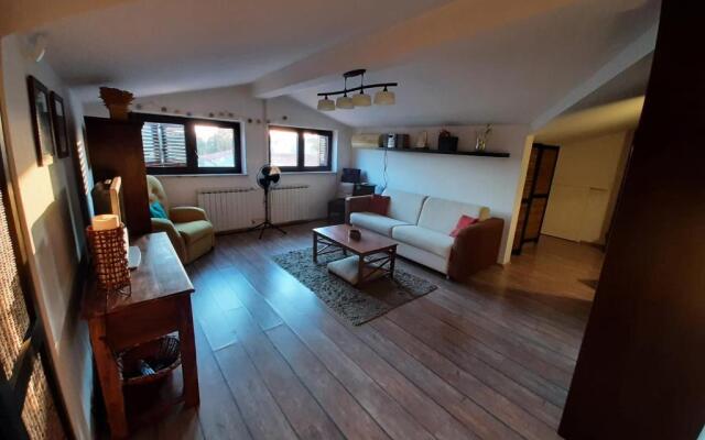 Nice, cosy studio apartment with shared outdoor pool