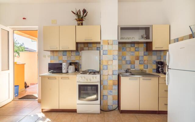 Apartment 1985