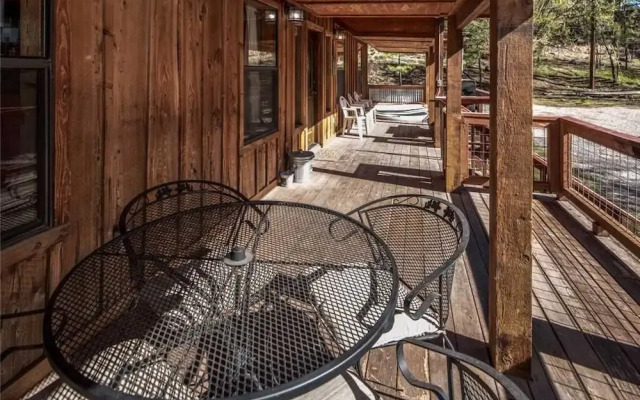 Riverside Dreams - Three Bedroom Cabin