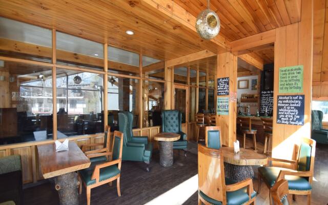 OYO 1430 Hotel Whispering Inn