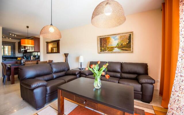 Malibu Mansions Condo 1 by Rafleys