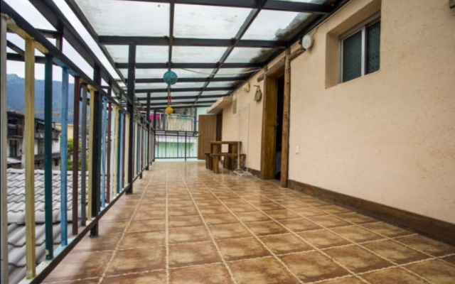Zhangjiajie April Day Hostel