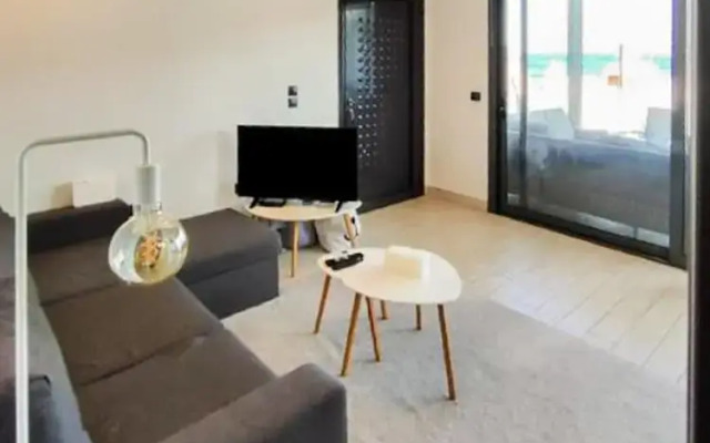 Marilous House - Skyros Beachfront Getaway