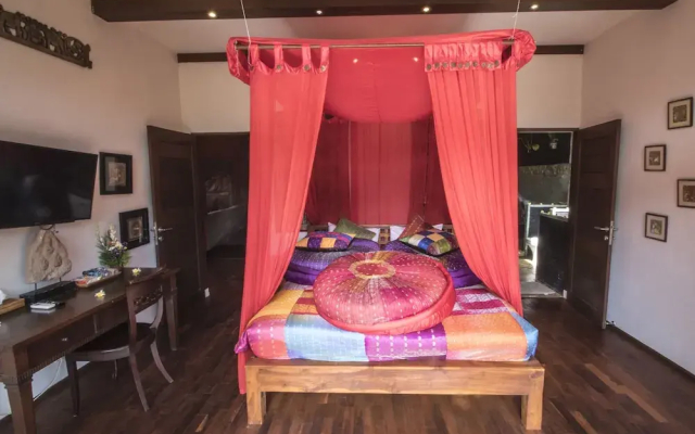 Avalon Villa
