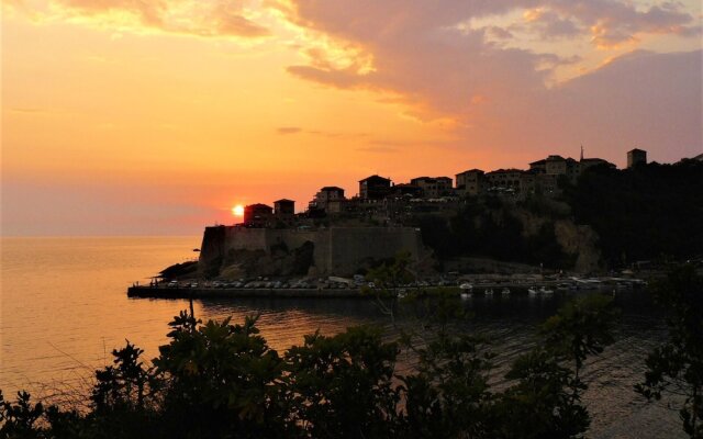 Apartment with One Bedroom in Ulcinj, with Wonderful Sea View, Furnished Balcony And Wifi - 100 M From the Beach