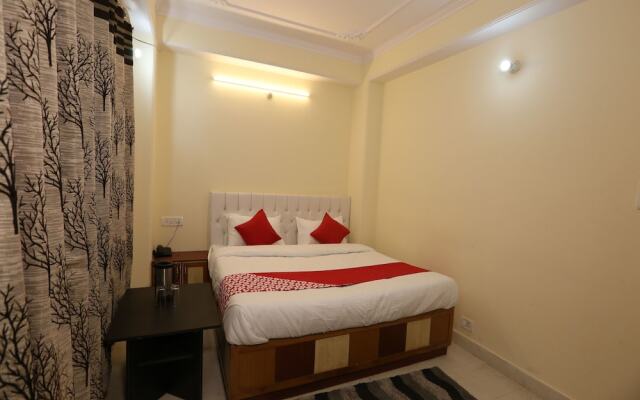 OYO 14212 Tanwar Regency