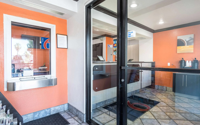 Motel 6 Riverside, CA - UCR East