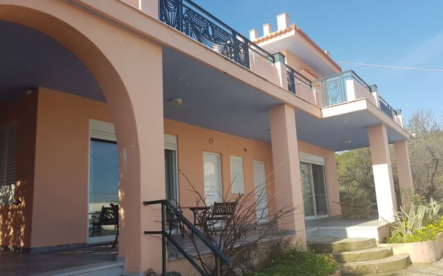 Spacious house with seaview