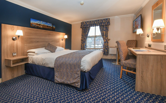 The Queens Hotel & Victoria Cloisters