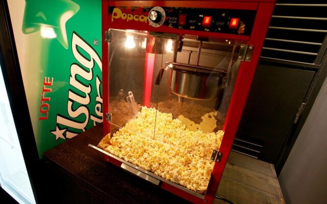 Yaja Gangnam Nonhyeon