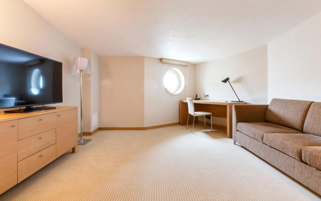 Roset Hotel & Residence