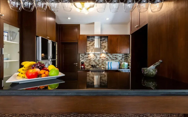 5 Bedroom Pool Villa Close To Town H5