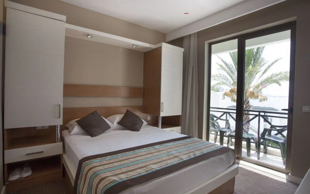 Adin Beach Hotel