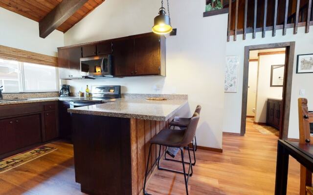 Mammoth Estates 113 Large Pet-Friendly Townhome, Walk to The Village, Private Washer Dryer by RedAwning