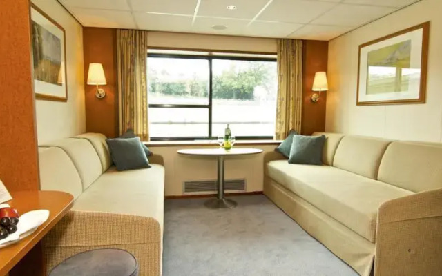 Fairtours Hotelschiff Regina Rheni **** Neuss