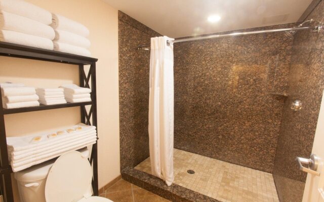 Delta Hotels by Marriott Huntington Mall