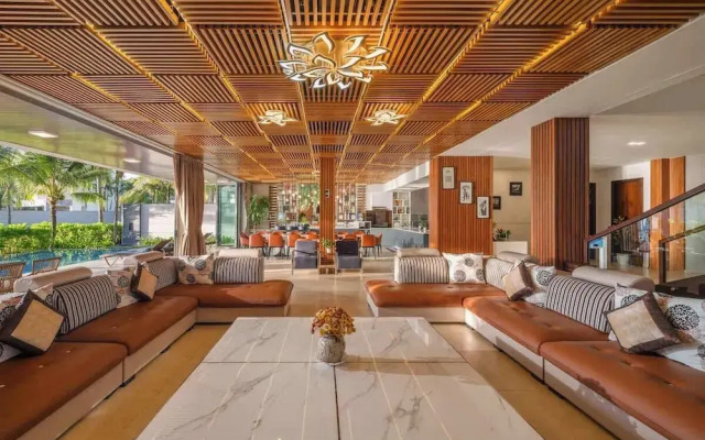 8BR Beachfront Eden: Luxury Events & Getaways