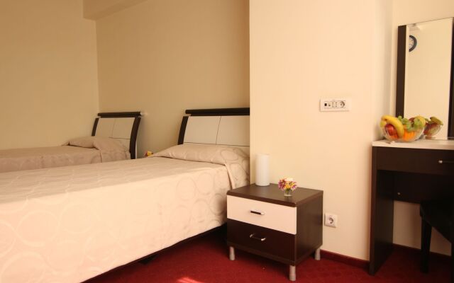 Lina Hotel