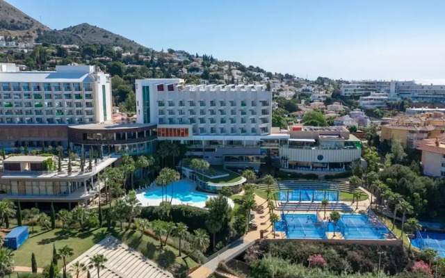 Modern Luxury Suite With Terrace in Higueron