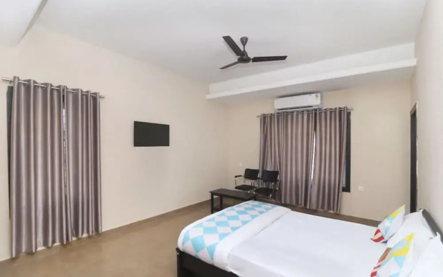 OYO 27826 Home Graceful Stay Near Airport