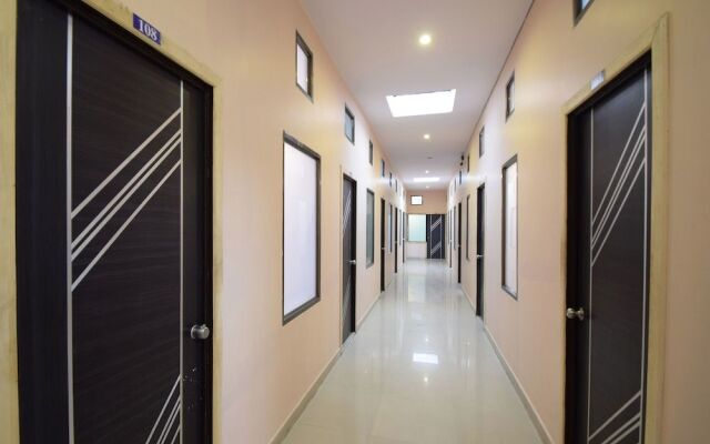 OYO 23196 Hotel Yash Meridion