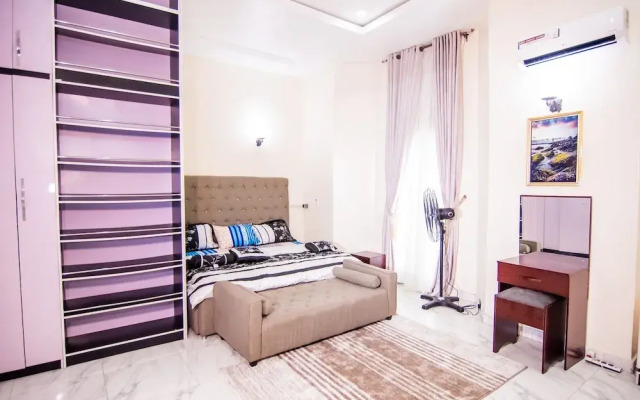 Executive 4 Bedroom House