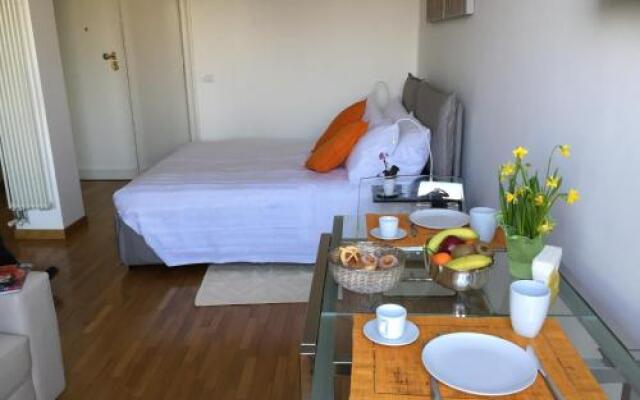 Donna Ilaria - Vatican area