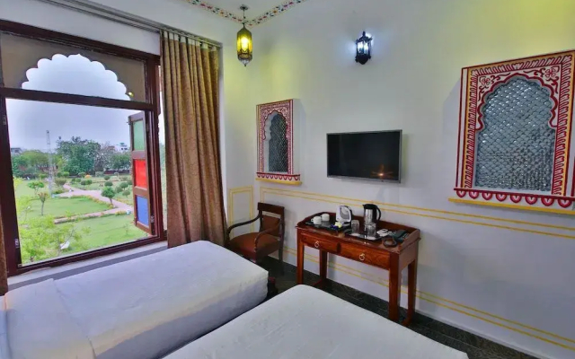 Fabhotel Shree Villas