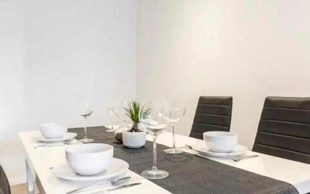 Prima Pearl Luxury 2-Bedroom Apartment