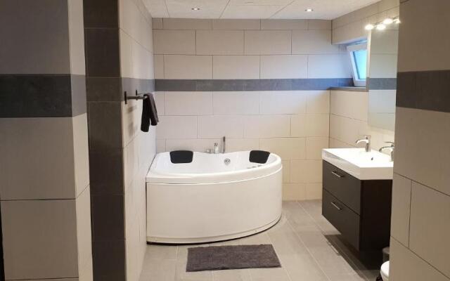 Surf And Family Sauna And Spa