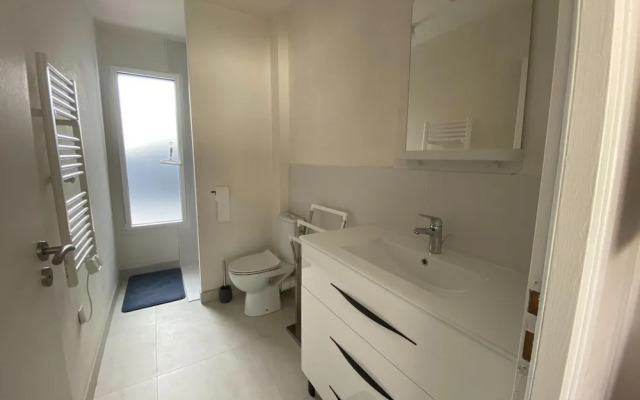 Charming Independent Apartment in Belz