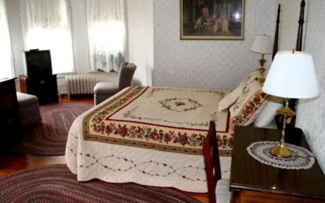 Historic Mansion House Inn