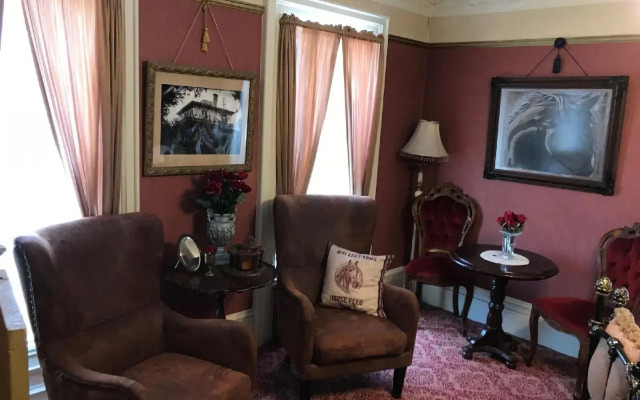 Iron Amethyst Inn Boutique Hotel