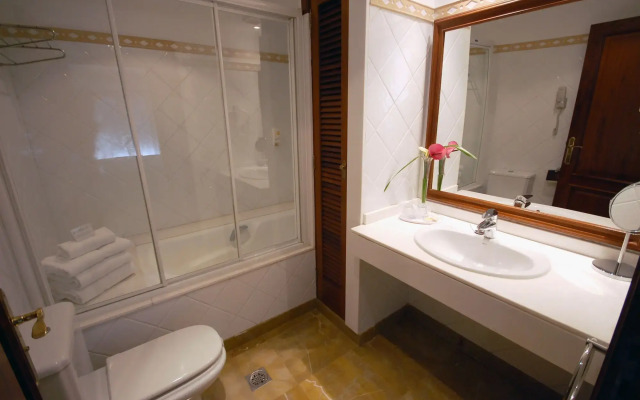 Aparthotel Galeón Suites