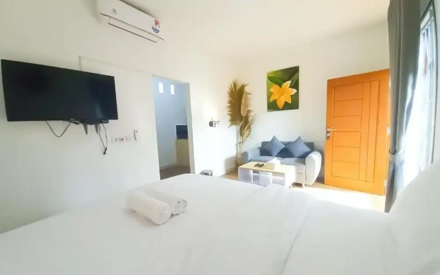 Abams Gili Air