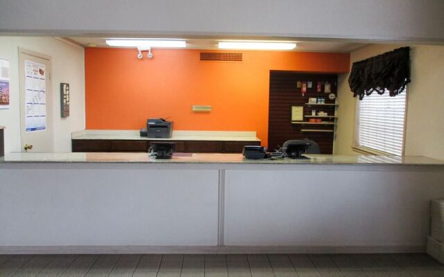 Motel 6 Alexandria, LA - South