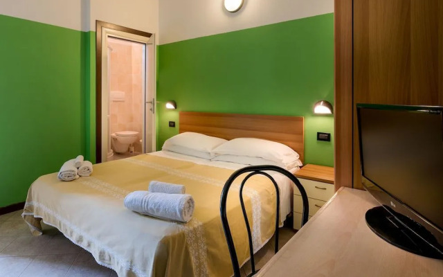 Sunflower Surf Youth Hotel