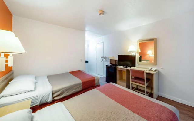Motel 6 Greenville, TX